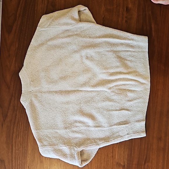 H & M Boucle Sweater with Crane Embroidery - Picture 4 of 4